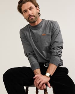 MEN'S LONG-SLEEVE DESCHUTES POCKET TEE IN CHARCOAL HEATHER image number 1