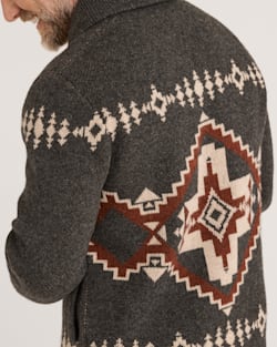 ALTERNATE VIEW OF MEN'S FOUR CORNERS LAMBSWOOL CARDIGAN IN CHARCOAL image number 6