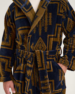 ALTERNATE VIEW OF UNISEX HARDING COTTON TERRY VELOUR ROBE IN NAVY/BRONZE image number 5