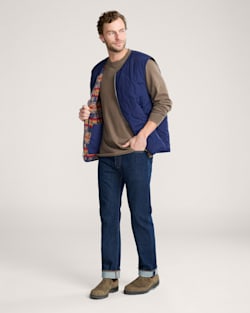 ALTERNATE VIEW OF MEN'S PENDLETON UK HARDING REVERSIBLE QUILTED VEST IN NAVY image number 2
