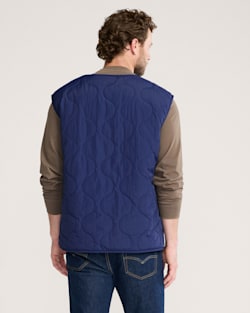 ALTERNATE VIEW OF MEN'S PENDLETON UK HARDING REVERSIBLE QUILTED VEST IN NAVY image number 3
