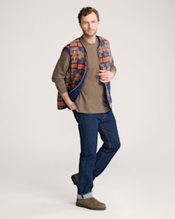 ALTERNATE VIEW OF MEN'S PENDLETON UK HARDING REVERSIBLE QUILTED VEST IN NAVY image number 4
