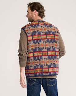 ALTERNATE VIEW OF MEN'S PENDLETON UK HARDING REVERSIBLE QUILTED VEST IN NAVY image number 6