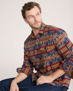MEN'S PENDLETON UK HARDING CHAMOIS SHIRT IN NAVY image number 1