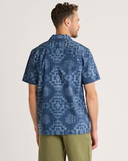 ALTERNATE VIEW OF MEN'S ALOHA COTTON CAMP SHIRT IN NAVY HARDING image number 2