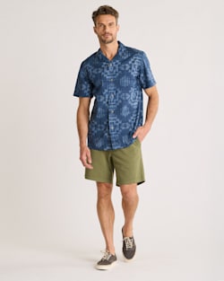 ALTERNATE VIEW OF MEN'S ALOHA COTTON CAMP SHIRT IN NAVY HARDING image number 4