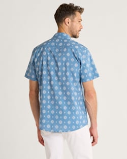 ALTERNATE VIEW OF MEN'S SHORELINE COTTON SHIRT IN BLUE HARDING image number 2