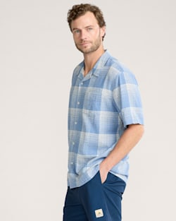 ALTERNATE VIEW OF MEN'S PLAID LINEN CAMP SHIRT IN BLUE/WHITE OMBRE image number 3