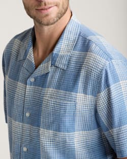 ALTERNATE VIEW OF MEN'S PLAID LINEN CAMP SHIRT IN BLUE/WHITE OMBRE image number 4