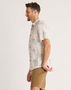 ALTERNATE VIEW OF MEN'S SHORELINE LINEN SHIRT IN BLUE AGATE BEACH image number 3