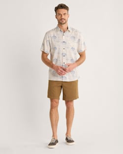 ALTERNATE VIEW OF MEN'S SHORELINE LINEN SHIRT IN BLUE AGATE BEACH image number 4