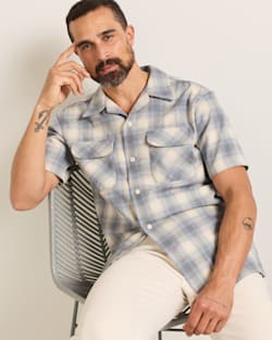 MEN'S SHORT-SLEEVE PLAID BOARD SHIRT IN TAN/BLUE/GREY OMBRE image number 6