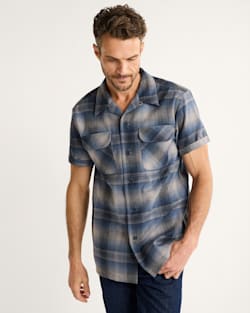 MEN'S SHORT-SLEEVE PLAID BOARD SHIRT IN GREY/NAVY OMBRE image number 1