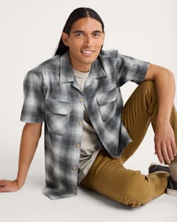 MEN'S SHORT-SLEEVE PLAID BOARD SHIRT IN OXFORD MIX/GREEN OMBRE image number 1