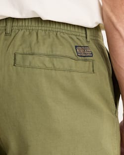 ALTERNATE VIEW OF MEN'S SKYLER COTTON/LINEN SHORTS IN GREEN image number 6