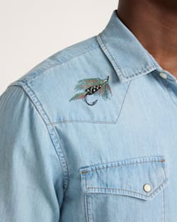 ALTERNATE VIEW OF MEN'S SALMON EMBROIDERED DENIM GAMBLER SHIRT IN LIGHT BLUE/SALMON image number 4