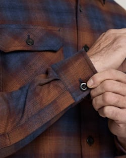 ALTERNATE VIEW OF MEN'S PLAID BURNSIDE COTTON FLANNEL SHIRT IN NAVY/BRICK PLAID image number 5