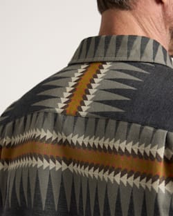 ALTERNATE VIEW OF MEN'S SAWTOOTH COTTON CHAMOIS SHIRT IN CHARCOAL image number 4