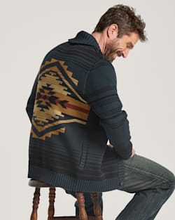 MEN'S TUMALO RIDGE COTTON CARDIGAN IN NAVY/RUST image number 1