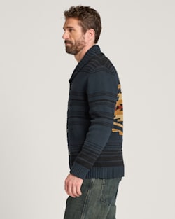 ALTERNATE VIEW OF MEN'S TUMALO RIDGE COTTON CARDIGAN IN NAVY/RUST image number 3