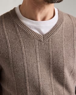 ALTERNATE VIEW OF MEN'S MIXED STITCH MERINO V-NECK SWEATER IN TAUPE HEATHER image number 4