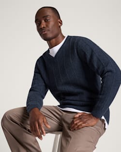 MEN'S MIXED STITCH MERINO V-NECK SWEATER IN INDIGO HEATHER image number 1