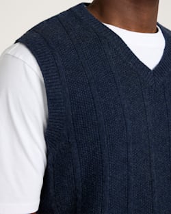 ALTERNATE VIEW OF MEN'S MIXED STITCH MERINO SWEATER VEST IN INDIGO HEATHER image number 4