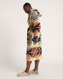 ALTERNATE VIEW OF UNISEX MYSTIC LAKE COTTON TERRY VELOUR BATHROBE IN MULTI image number 3
