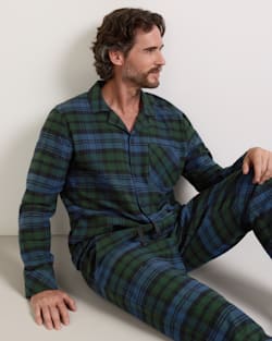 ALTERNATE VIEW OF MEN'S PLAID FLANNEL PAJAMA SET IN BLACK WATCH TARTAN image number 6