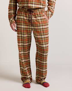 ALTERNATE VIEW OF MEN'S PLAID FLANNEL PAJAMA SET IN RED/TAN PLAID image number 5