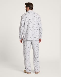 ALTERNATE VIEW OF MEN'S SKI PRINT FLANNEL PAJAMA SET IN GREY image number 2