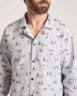 ALTERNATE VIEW OF MEN'S SKI PRINT FLANNEL PAJAMA SET IN GREY image number 4