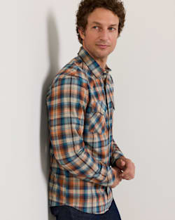 ALTERNATE VIEW OF MEN'S PLAID SNAP-FRONT WYATT COTTON SHIRT IN BLUE/OCHRE image number 3