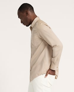 ALTERNATE VIEW OF MEN'S MERINO LODGE SHIRT IN CAMEL TWILL image number 3