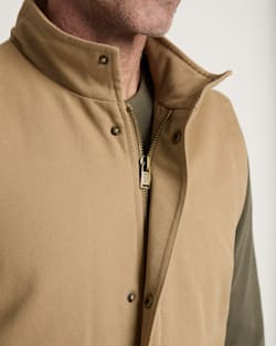 ALTERNATE VIEW OF MEN'S PINE GROVE CANVAS VEST IN OLD OAK image number 4