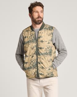 MEN'S WILDWOOD REVERSIBLE VEST IN NORTHWEST TREES image number 1