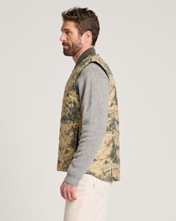 ALTERNATE VIEW OF MEN'S WILDWOOD REVERSIBLE VEST IN NORTHWEST TREES image number 4