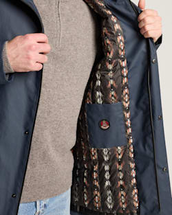 ALTERNATE VIEW OF MEN'S PACIFIC RAIN SLICKER IN NAVY image number 5