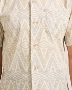 ALTERNATE VIEW OF MEN'S SHORT-SLEEVE ALOHA COTTON CAMP SHIRT IN ECRU HELENA MULTI image number 4