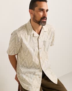 ALTERNATE VIEW OF MEN'S SHORT-SLEEVE ALOHA COTTON CAMP SHIRT IN ECRU HELENA MULTI image number 5
