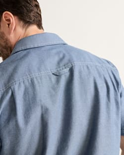 ALTERNATE VIEW OF MEN'S SHORT-SLEEVE BAYSIDE SHIRT IN BLUE image number 5