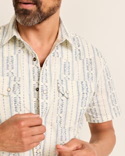 ALTERNATE VIEW OF MEN'S SHORT-SLEEVE LARAMIE SNAP-FRONT SHIRT IN LAUREL GROVE STRIPE image number 4