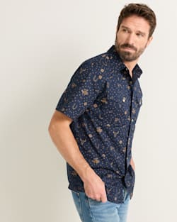 ALTERNATE VIEW OF MEN'S SHORT-SLEEVE LARAMIE SNAP-FRONT SHIRT IN NAVY WESTERN image number 3