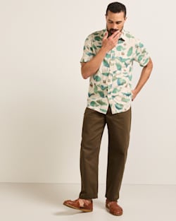 MEN'S SHORT-SLEEVE SHORELINE LINEN SHIRT IN LILY PAD image number 1