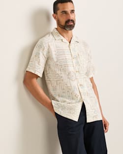 MEN'S SHORT-SLEEVE ALOHA LINEN CAMP SHIRT IN ECRU LAUREL GROVE image number 1