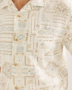 ALTERNATE VIEW OF MEN'S SHORT-SLEEVE ALOHA LINEN CAMP SHIRT IN ECRU LAUREL GROVE image number 4