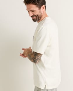 ALTERNATE VIEW OF MEN'S SHORT-SLEEVE DESCHUTES WESTERN GRAPHIC TEE IN WHITE/BROWN image number 3