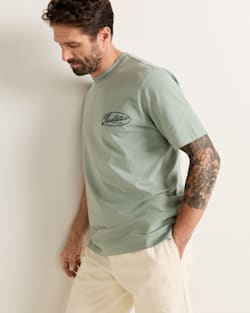 ALTERNATE VIEW OF MEN'S SHORT-SLEEVE DESCHUTES SALMON GRAPHIC TEE IN SAGE GREEN/BLUE image number 3