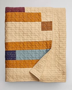 ALTERNATE VIEW OF SADDLE MOUNTAIN PIECED QUILT SET IN TAN MULTI image number 2