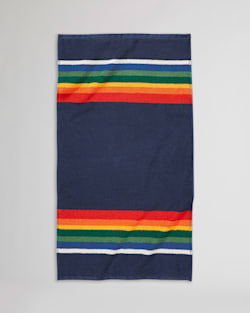 ALTERNATE VIEW OF CRATER LAKE NATIONAL PARK TOWEL SET IN NAVY image number 4